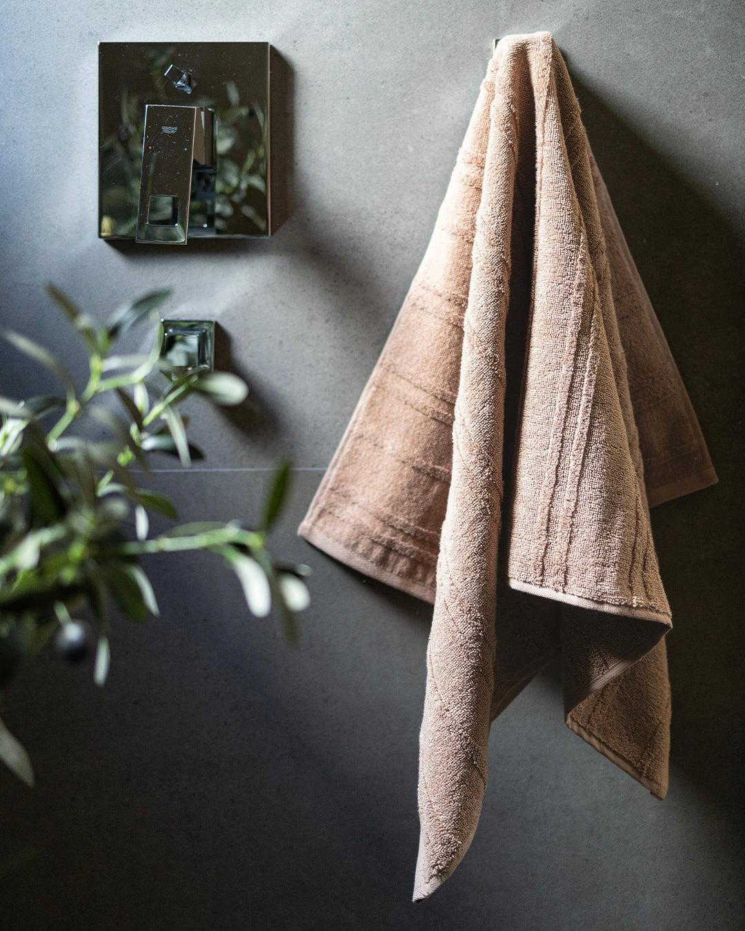 Divine Jacquard Towel 550GSM