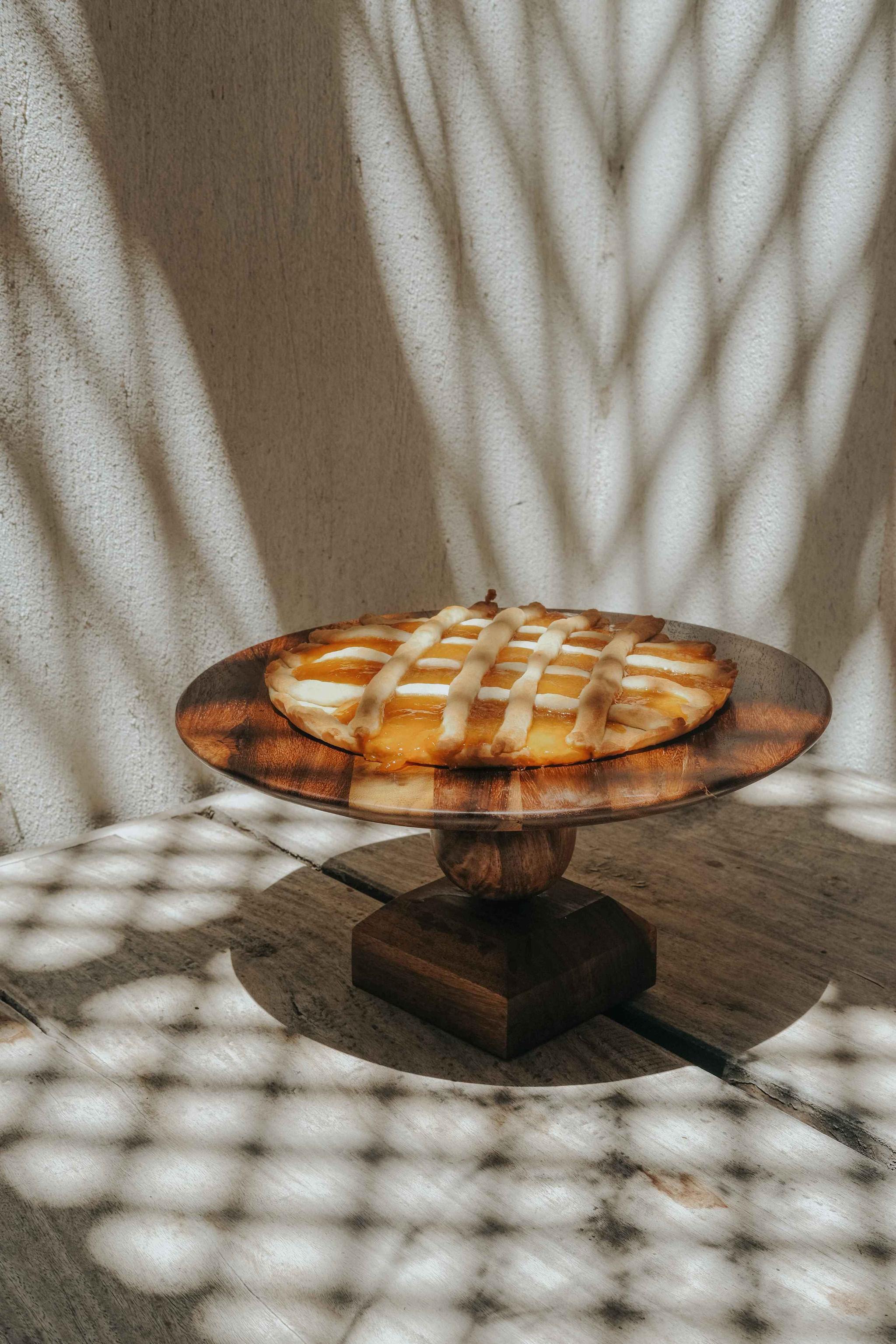 Pedestal cake stand